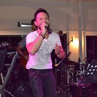 O düğünde sahne alan popçu Özgün, baskını anlattı