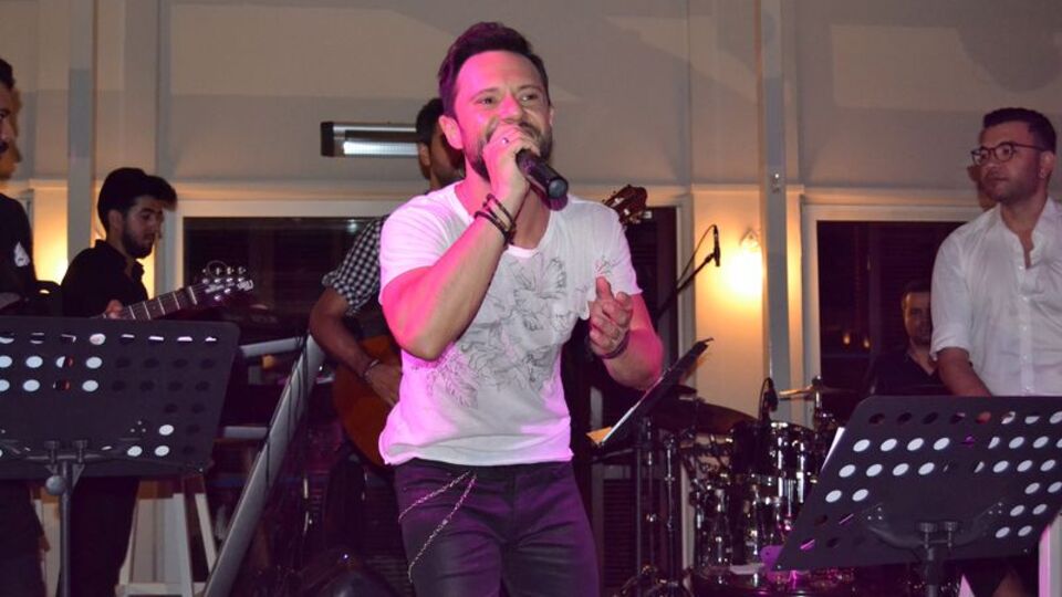 O düğünde sahne alan popçu Özgün, baskını anlattı