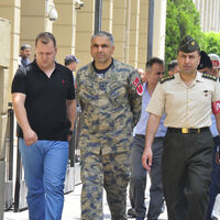 Darbeci komutan ABD'den sığınma istemiş!