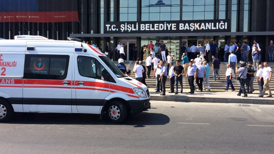 Şişli Belediyesi'nde silahlı saldırı! Saldırganlardan biri yakalandı