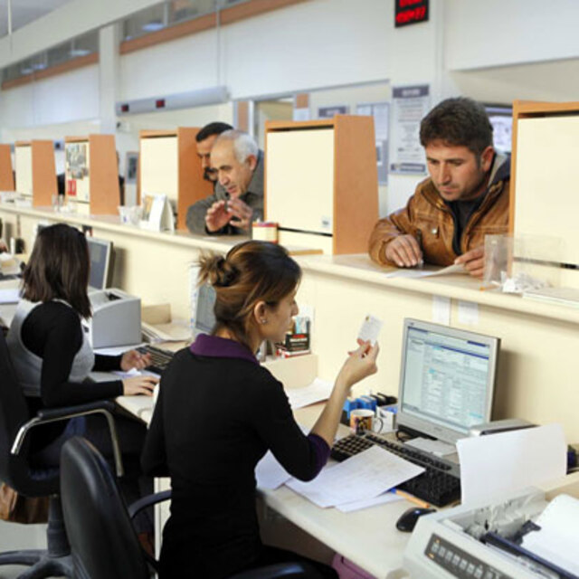 Yurt dışına çıkışları durduruldu