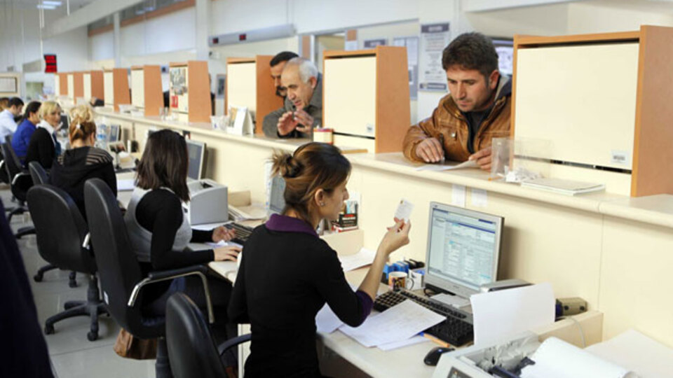 Yurt dışına çıkışları durduruldu