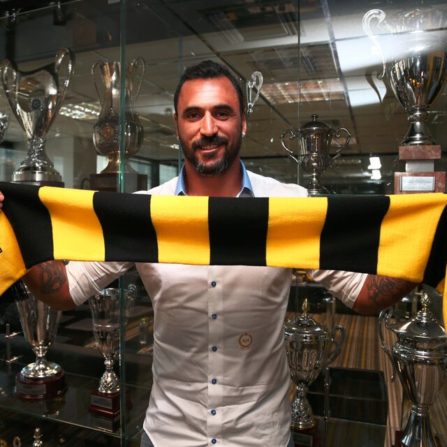 Almeida, Komşu'ya gitti!