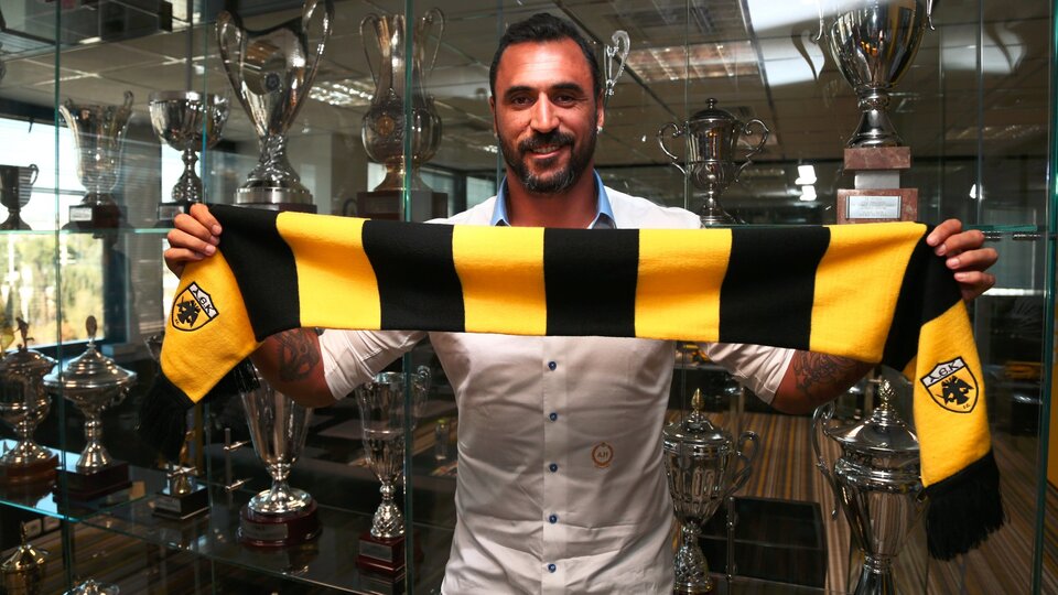 Almeida, Komşu'ya gitti!