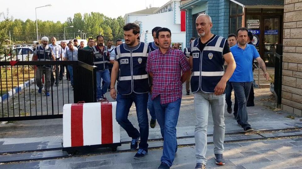 Darbe girişimi sonrası yargıda 'paralel' tutuklama!