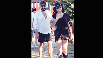 Yaz günü çizme giydi