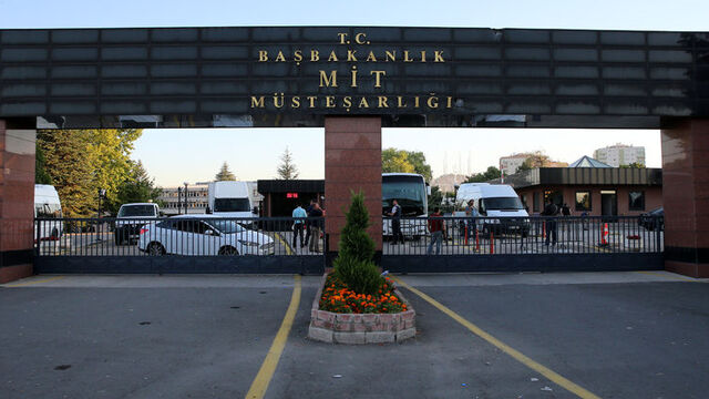 MİT'te 100 personel görevden alındı!