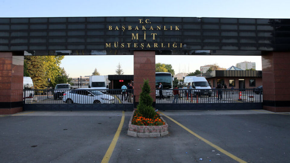 MİT'te 100 personel görevden alındı!