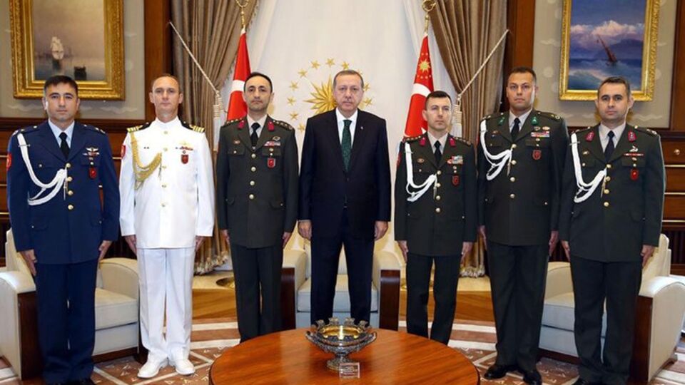 Cumhurbaşkanı'nın havacı yaveri sahte kimlikle otelde yakalandı