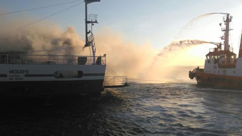 Lapseki-Gelibolu feribotunda yangın!