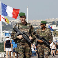 Fransa'da OHAL 6 ay daha uzatılıyor