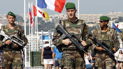 Fransa'da OHAL 6 ay daha uzatılıyor