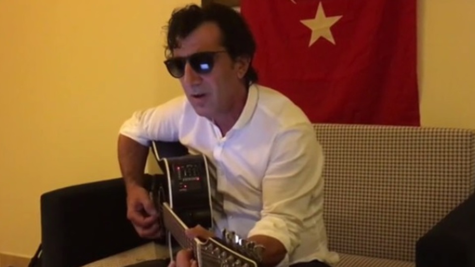 Erol Olçak ve oğlu için şarkı yazdı