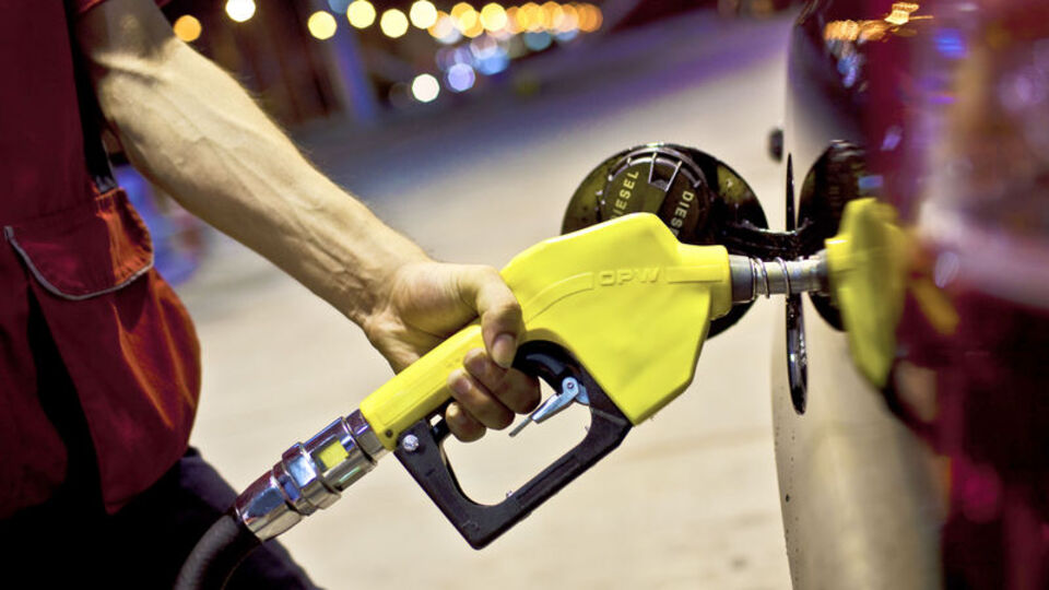Darbe fırsatçısı akaryakıt istasyonlarına ceza geliyor!