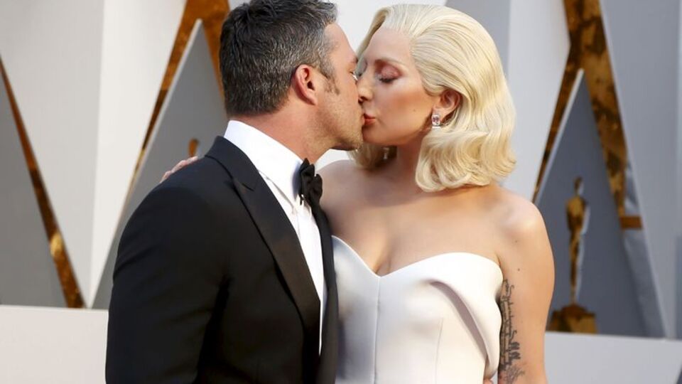 Lady Gaga nişanlısından ayrıldı