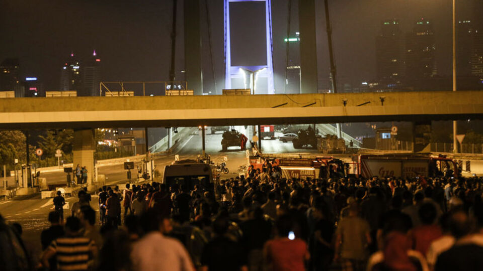 Boğaziçi Köprüsü'ndeki askerler serbest bırakıldı