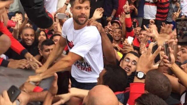 Diego'ya çılgın karşılama