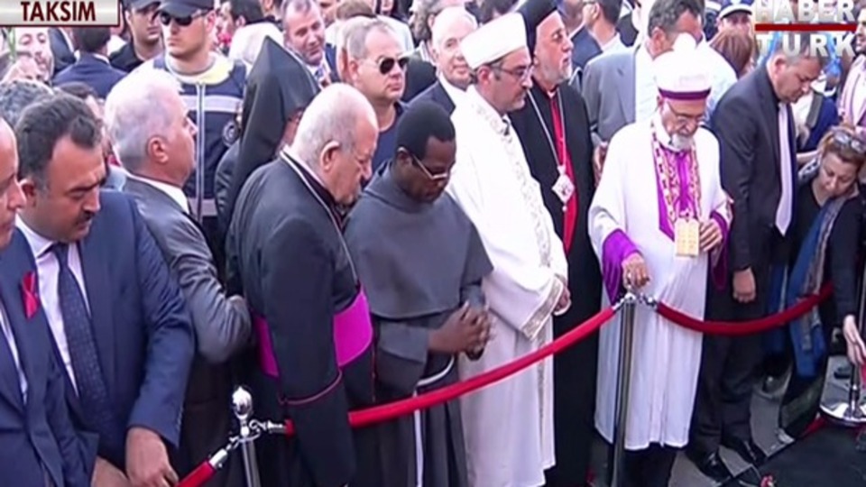 Demokrasi şehitleri için Taksim'de dev buluşma