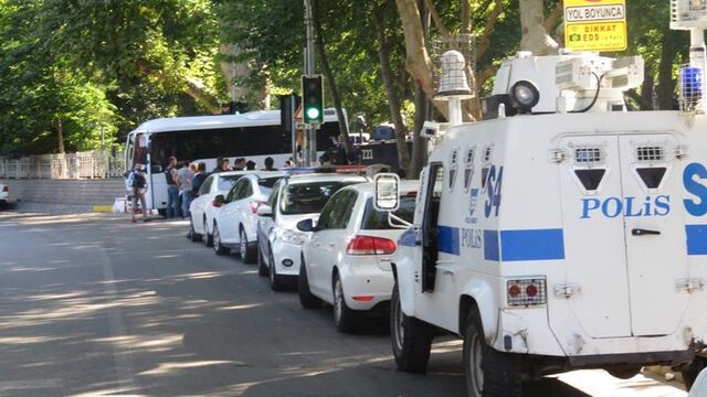İstanbul'da 992 asker tutuklandı