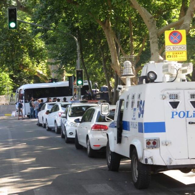 İstanbul'da 992 asker tutuklandı