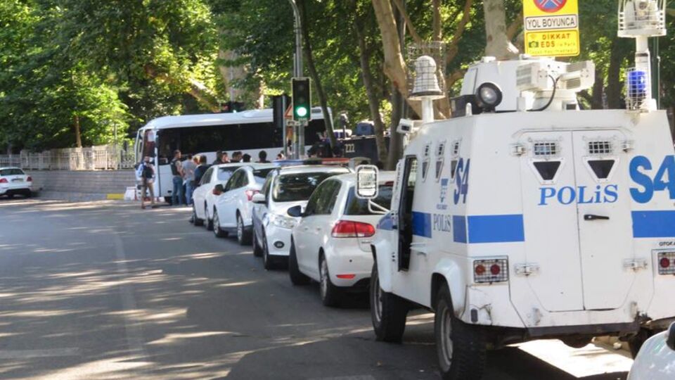 İstanbul'da 992 asker tutuklandı