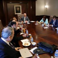 "Kesinlikle sokağa çıkma yasağı öngörmüyoruz"