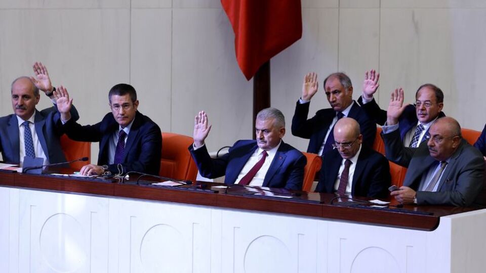 Hükümetin ilk KHK'sı kamuda temizlikle ilgili!
