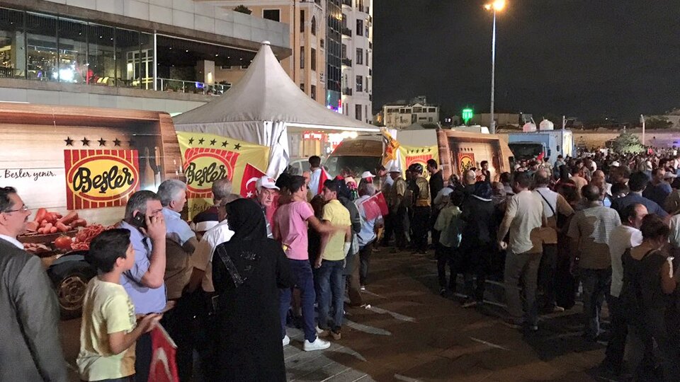 Şirketlerden demokrasi nöbetindekilere destek!