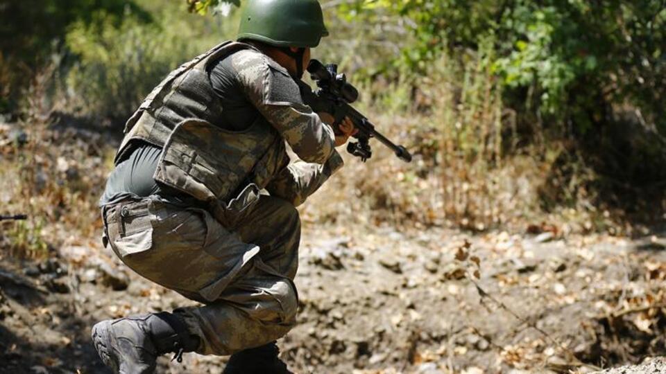 Firari askerleri 300 komando arıyor