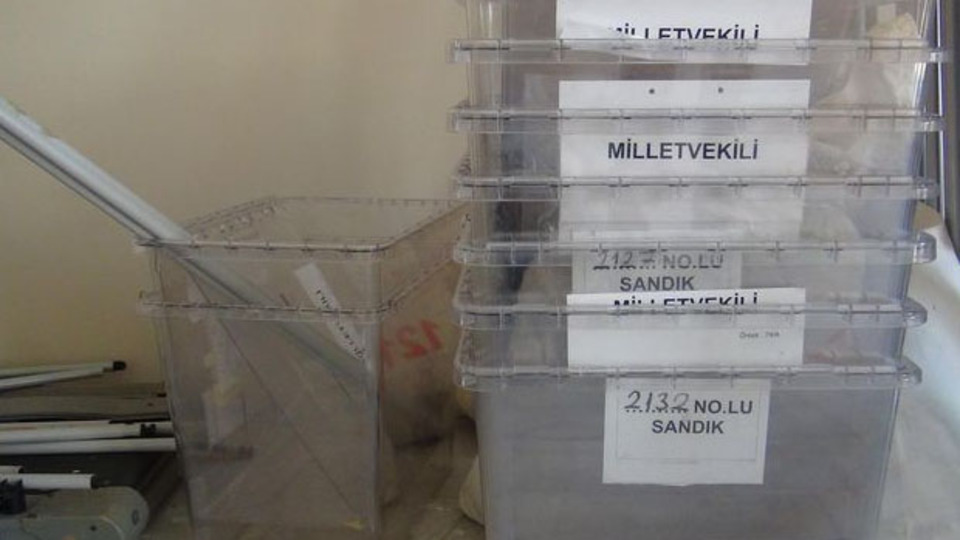 Yamanlar Koleji'nden seçim sandıkları çıktı!