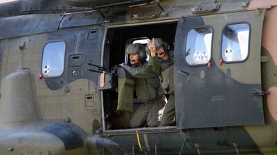 Darbeci askerler için komandolar sevk edildi