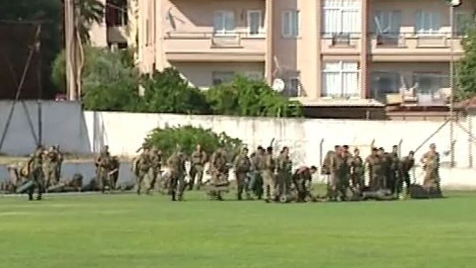 Darbeci askerler için komandolar sevk edildi