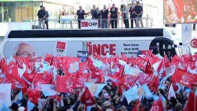 CHP mitinginde Ak Parti ile el ele