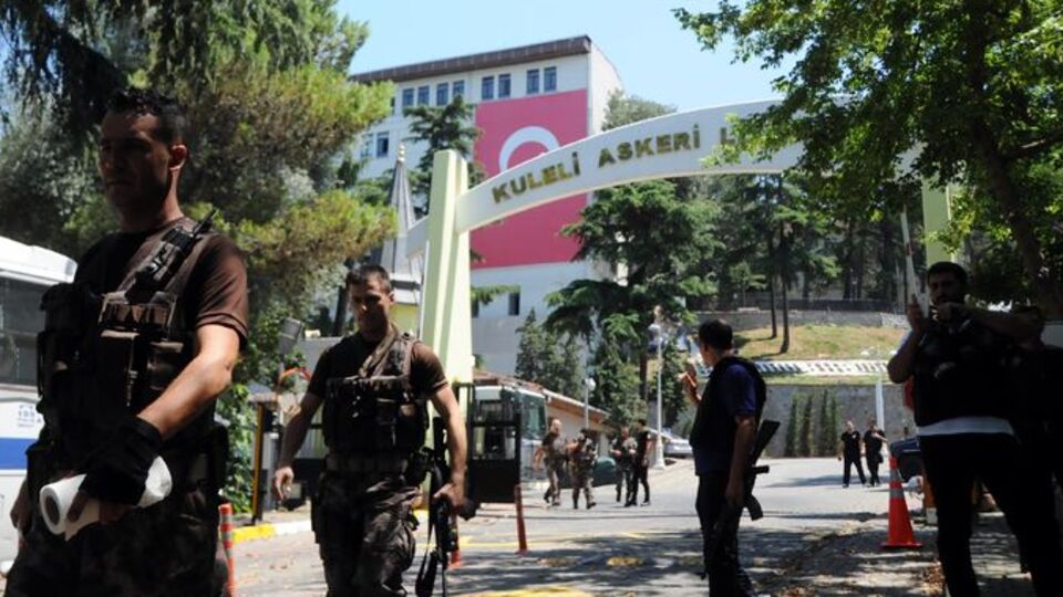 Kuleli erleri anlattı: Seriye takıp tarıyorsun!