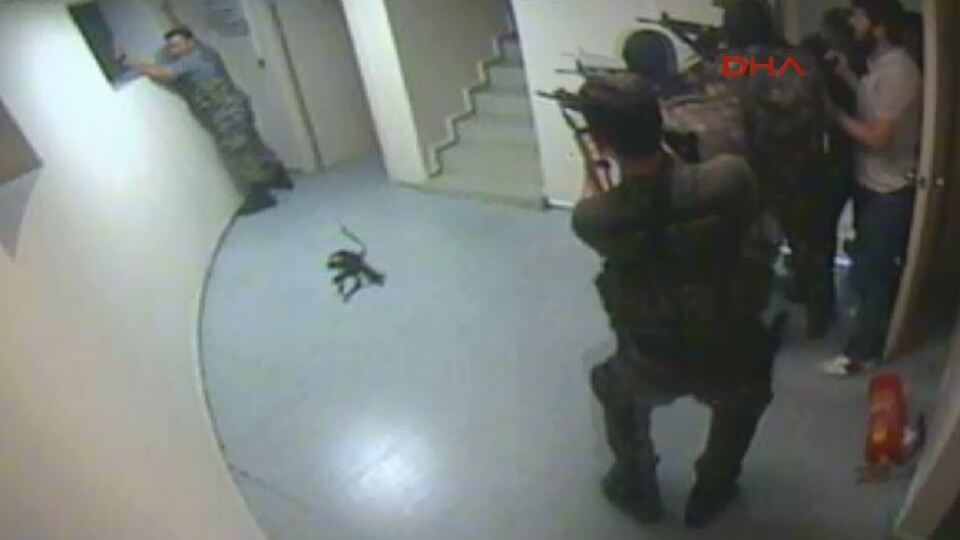 O gece yaşandı! Polisten Atatürk Havalimanı operasyonu!