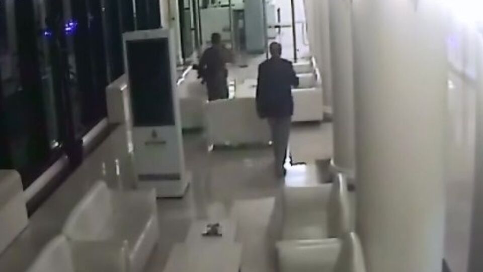 Darbecilerle işbirliği yapan İBB çalışanı kamerada