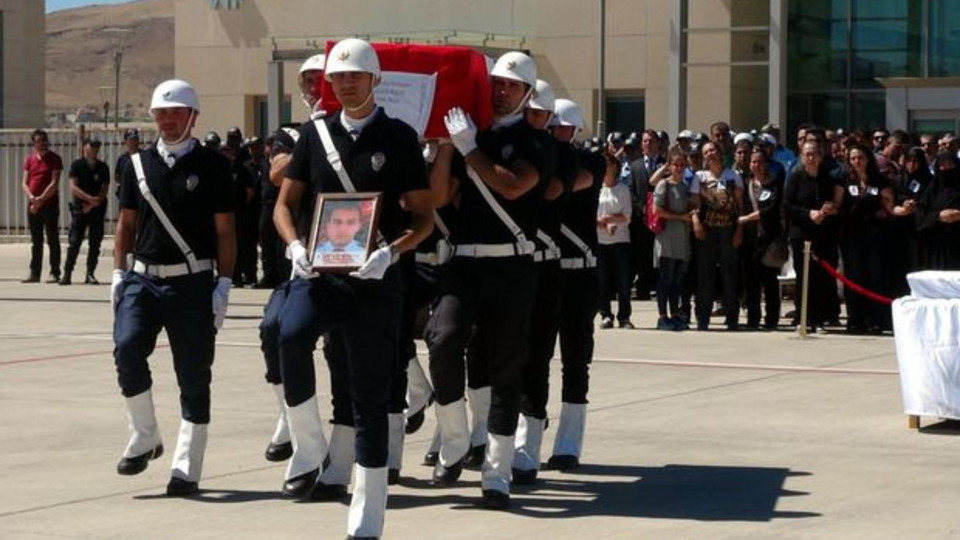 Şehit polisin cenazesinin olduğu gün kahreden detay!