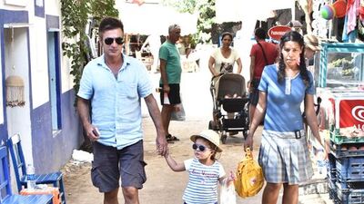 Babasını kıskandı