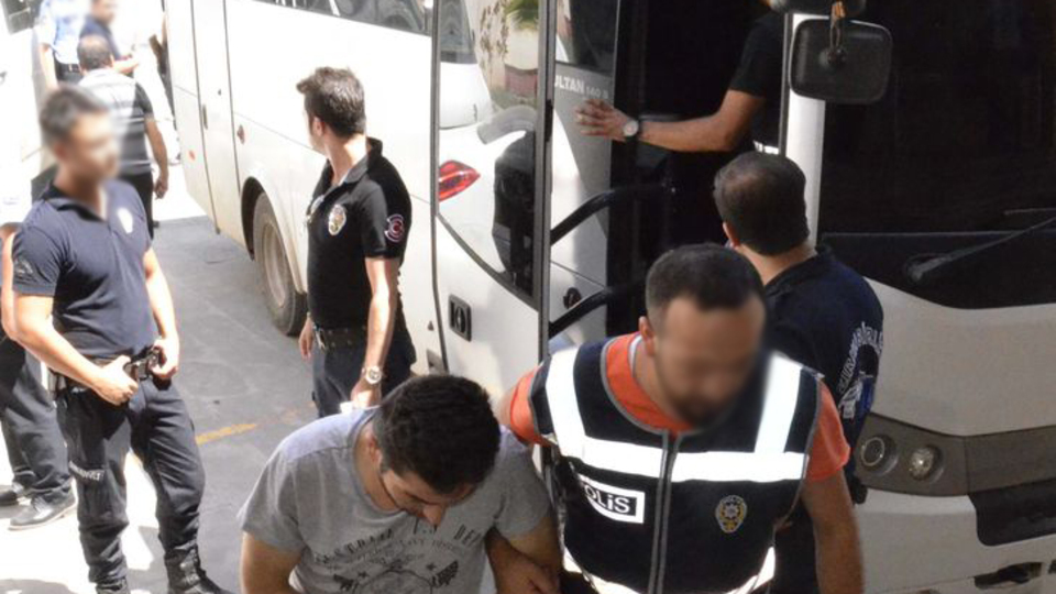 Hangi kurumdan kaç kişi uzaklaştırıldı?