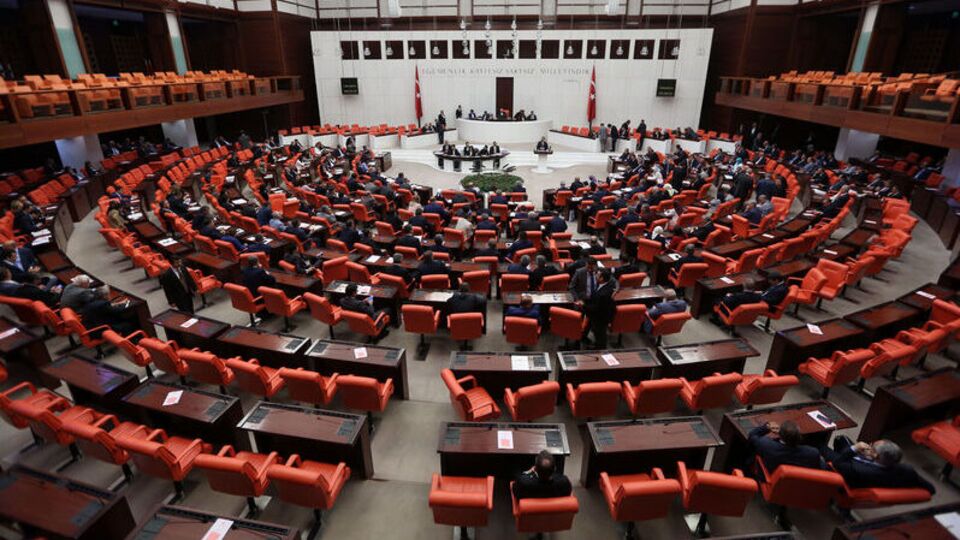 Meclis'te uzlaşma arayışına devam