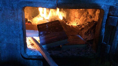 FETÖ elebaşı Gülen'in kitaplarını yakması için fırına veriyorlar