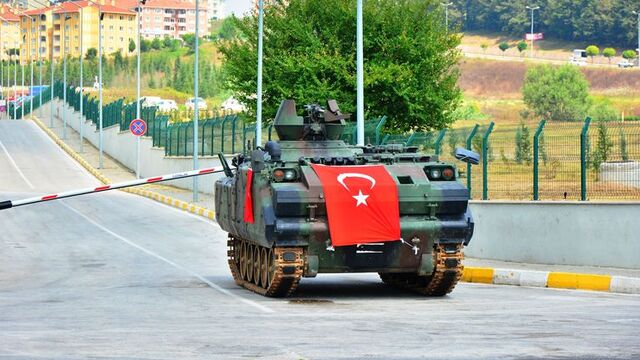 O tank valilik kapısında