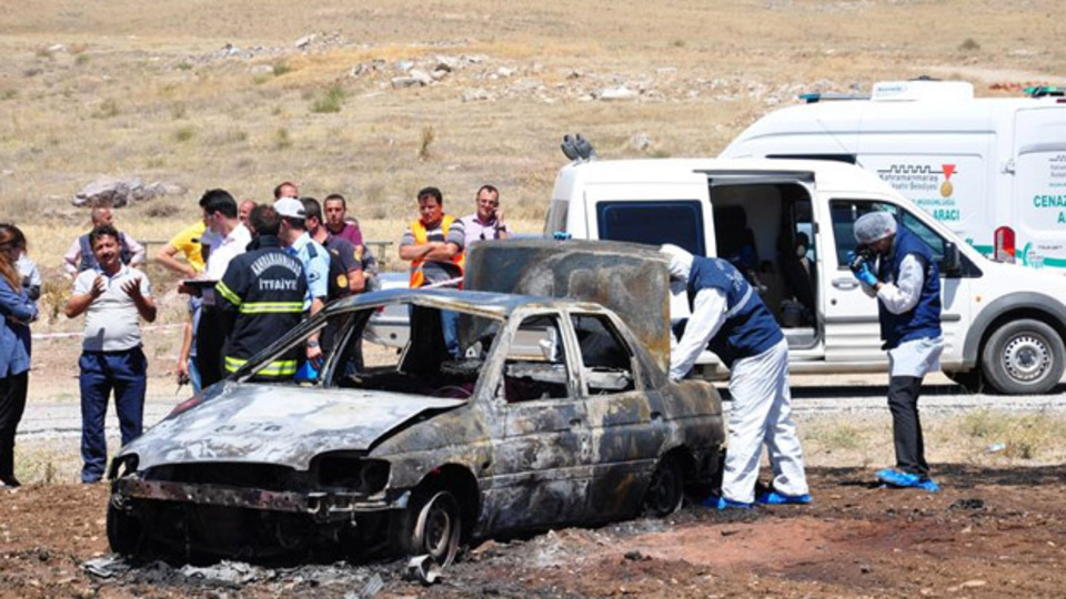 Emekli polis yanarak can verdi