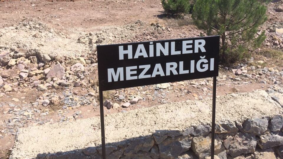 "Hainler Mezarlığı" tabelası kaldırıldı