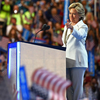 Clinton Trump'a yüklendi, Obama'yı övdü