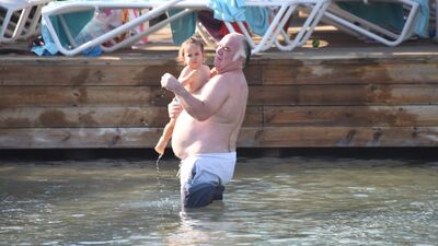 Baba-kızın deniz keyfi