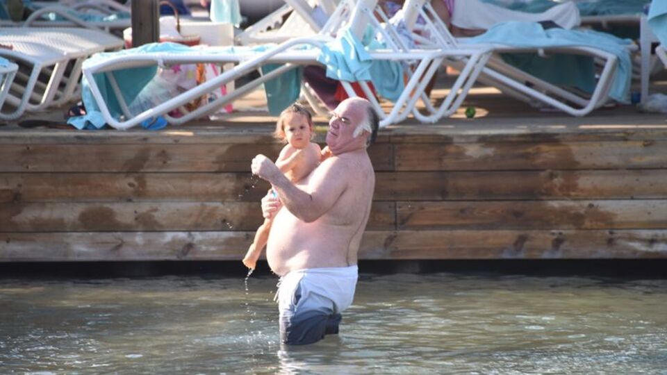 Baba-kızın deniz keyfi