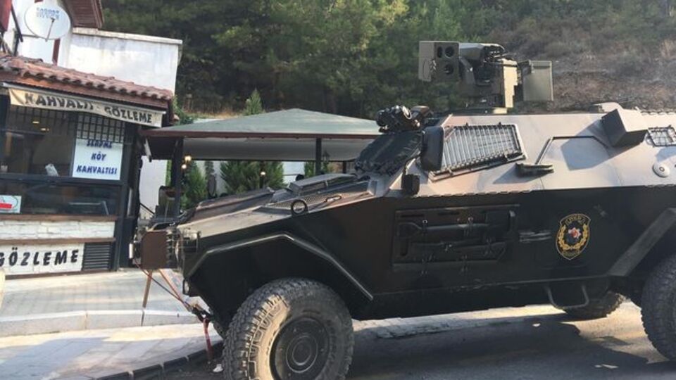 Üçü ekmek alırken görüldü!