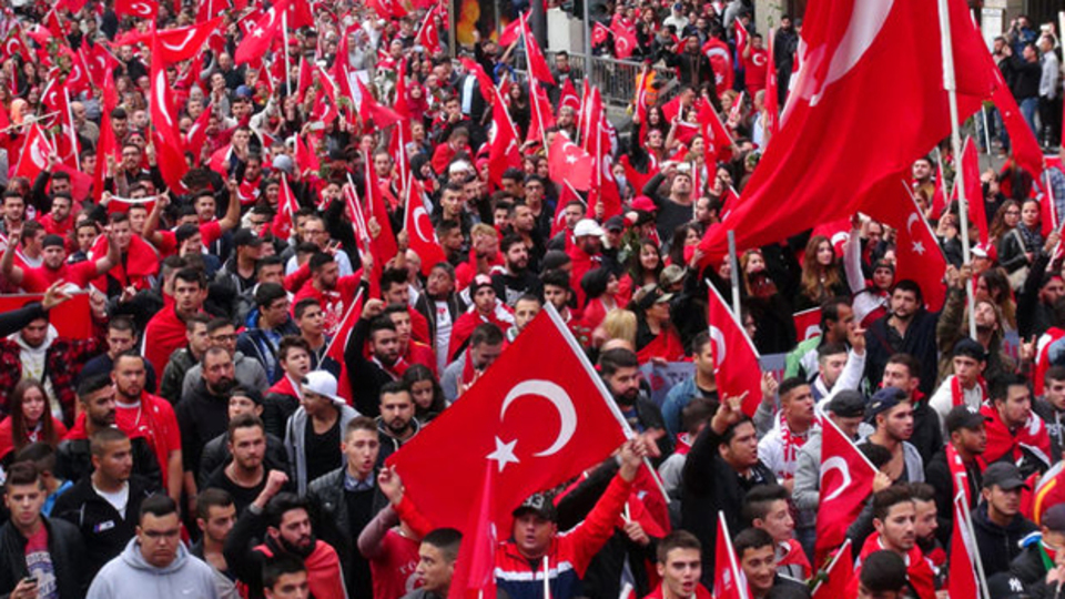 Alman demokrasisinin (!) 'darbe karşıtı protesto' korkusu
