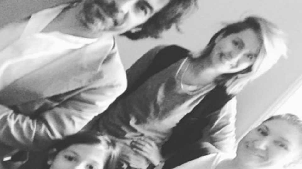 Okan Bayülgen'in aile saadeti